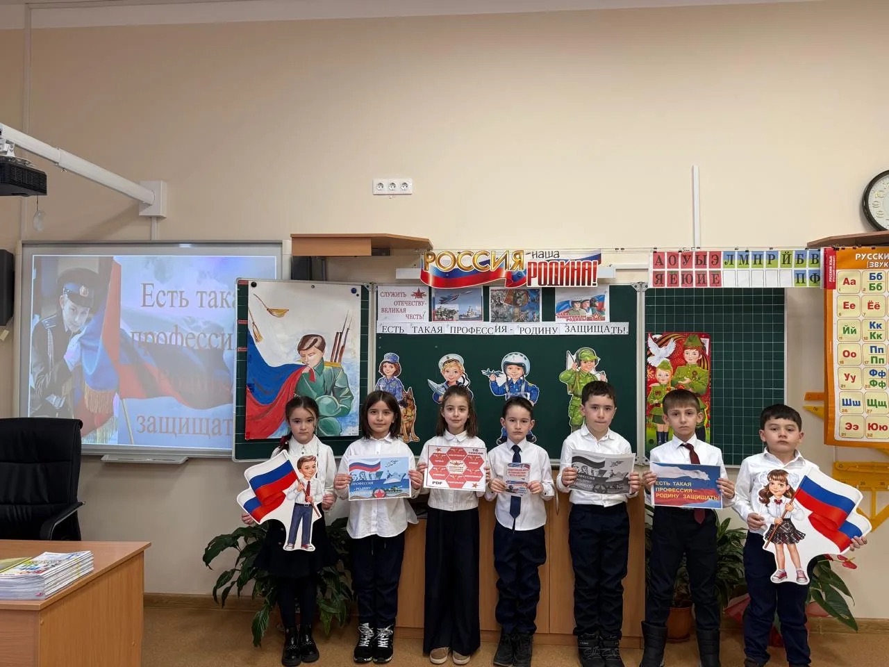 В рамках первой декады месячника патриотической, спортивной и оборонно- массовой работы, под девизом &amp;quot;Есть такая профессия -Родину защищать! &amp;quot;.