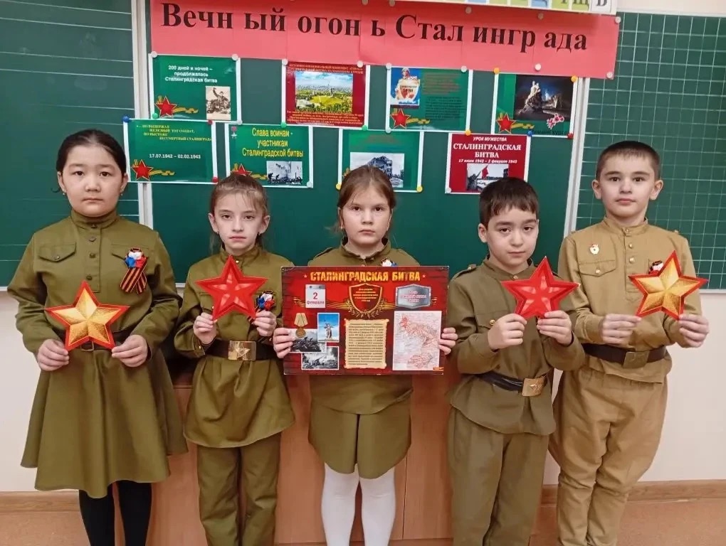 В рамках второй декады месячника патриотической, спортивной и оборонно-массовой работы под девизом &amp;quot;Величие и слава России! &amp;quot; во 2г классе проведён патриотический час &amp;quot;Вечный огонь Сталинграда&amp;quot;..