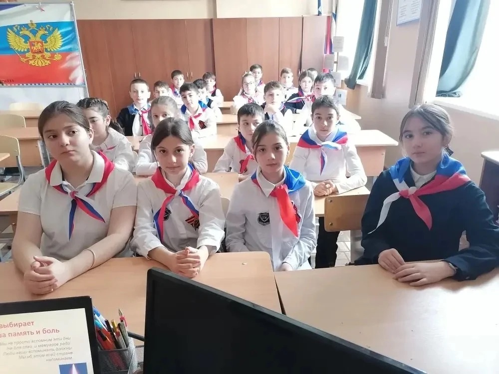 В рамках 3 декады месячника оборонно-массовой и спортивной работы   &amp;quot;Герои нашего времени в 5а классе ( классный руководитель Семенова З. У.) проведён Урок Мужества, посвящённый 37 годовщине вывода советских войск из Афганистана..