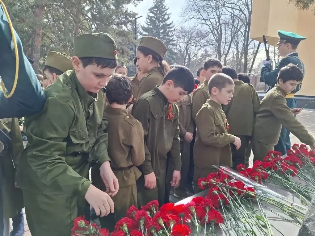 В рамках третьей декады &amp;quot;Герои нашего времени&amp;quot; месячника патриотической,  спортивной и оборонно-массовой работы под девизом &amp;quot;Величие и слава России!&amp;quot;.