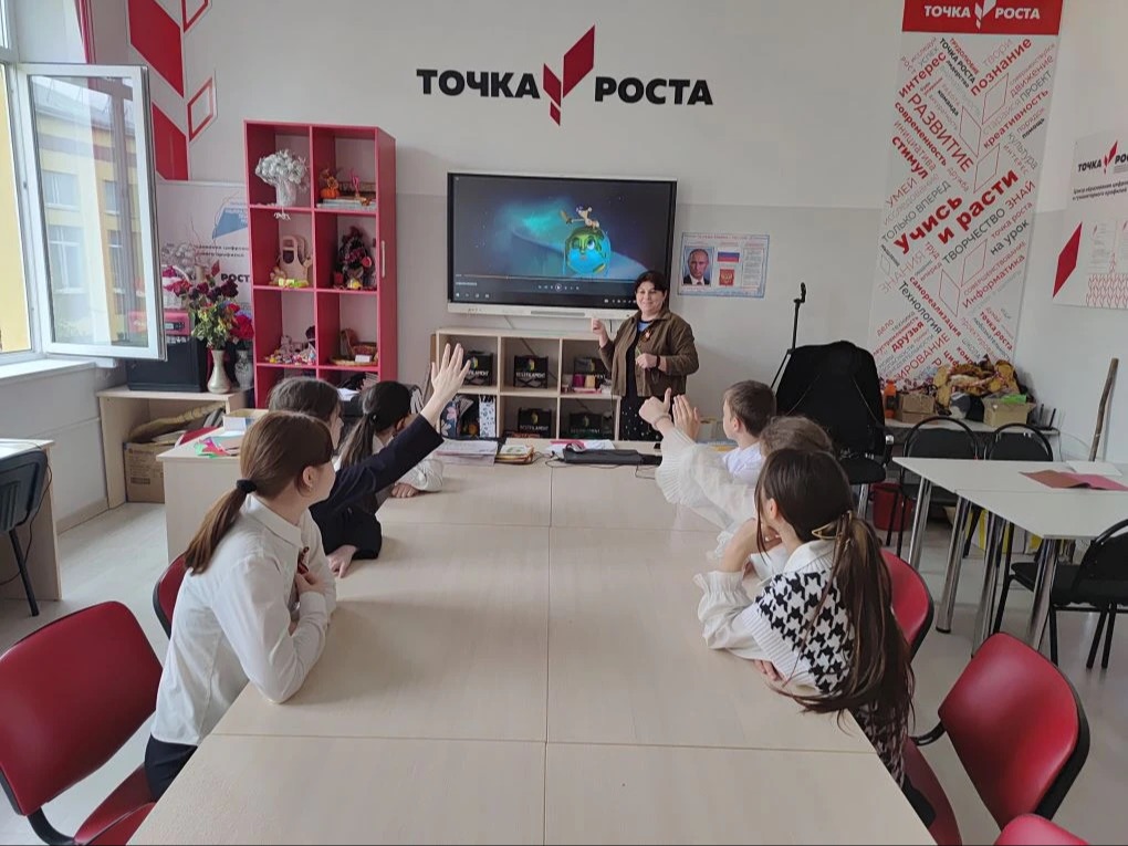 На занятиях нашего объединения" Юный биолог",мы посмотрели мультяшный фильм на тему: " Человек и Земля!" На занятиях нашего объединения" Юный биолог",мы посмотрели мультяшный фильм на тему: " Человек и Земля!".
